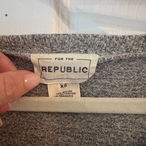 Republic buttery soft Gray Long Sleeve Top with Pocket - Picture 4 of 4